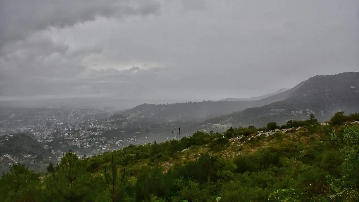 TLAXCALA NUBLADO DESDE EL CERRO  (2)